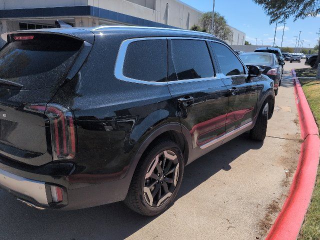 Used 2025 Kia Telluride EX w/ EX Captain's Chair Package FWD image 5