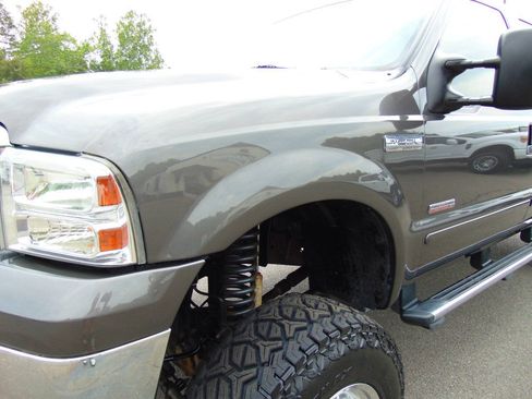 Used 2005 Ford F250 Lariat AWD/4WD image 26