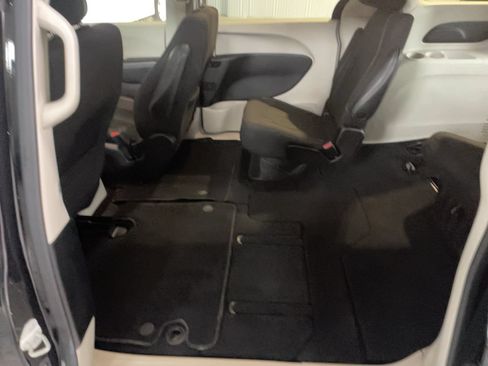 Used 2022 Chrysler Voyager LX FWD image 23