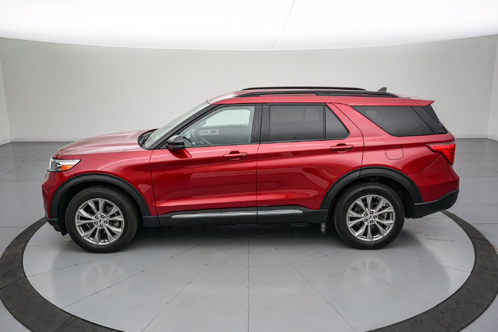 Certified 2024 Ford Explorer XLT w/ Equipment Group 202A AWD/4WD image 7