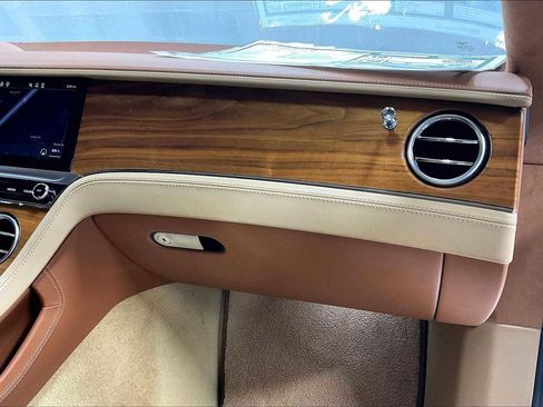 Used 2022 Bentley Continental GT image 29