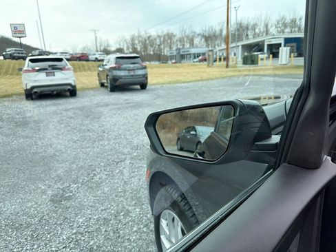 Used 2023 Chevrolet Equinox LT image 12