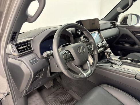 Certified 2025 Lexus LX 600 4WD w/ Luxury Package image 4