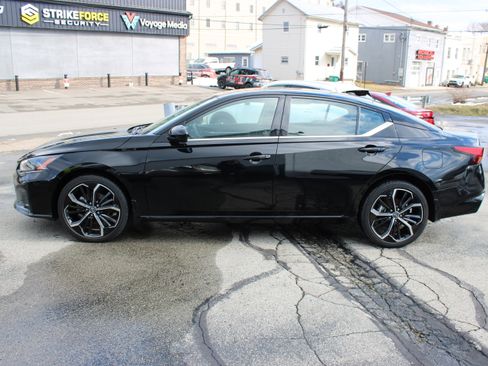 Certified 2023 Nissan Altima 2.5 SR w/ SR Premium Package image 2