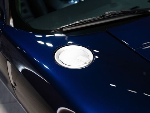 Used 2006 Ford GT RWD image 23