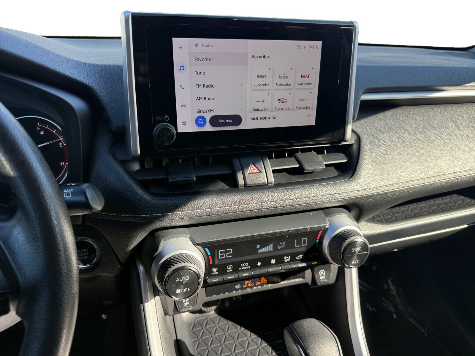 Used 2025 Toyota RAV4 XLE FWD image 12