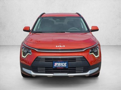 Used 2023 Kia Niro LX FWD image 2