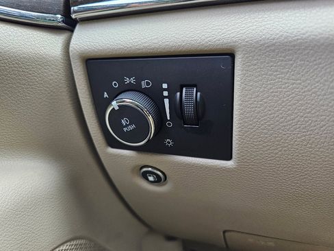 Used 2016 Jeep Grand Cherokee Limited w/ Luxury Group II image 43