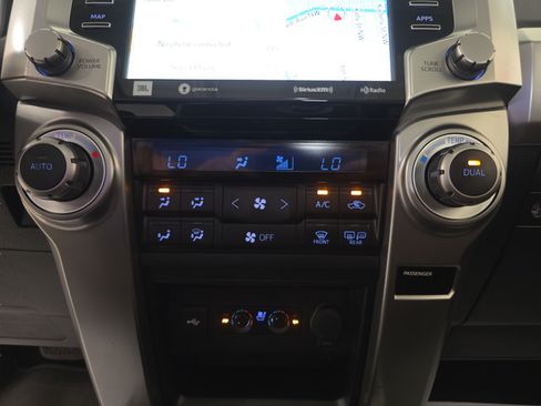 Used 2022 Toyota 4Runner Limited AWD/4WD image 20