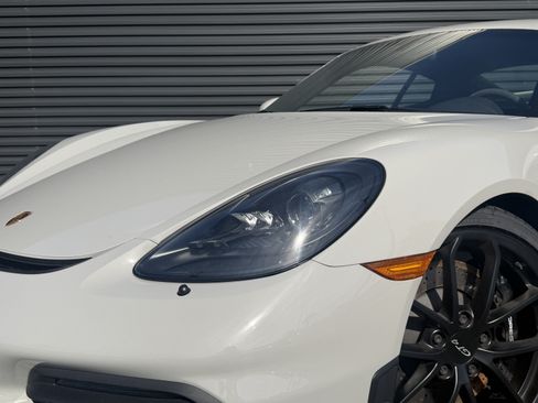 Certified 2020 Porsche 718 Cayman GT4 RWD image 12
