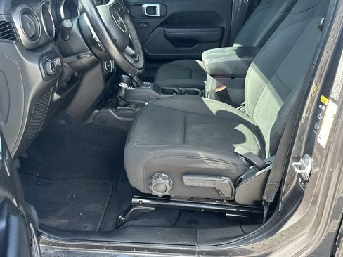 Used 2022 Jeep Gladiator Sport AWD/4WD image 9