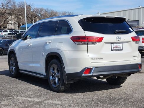 Used 2019 Toyota Highlander Limited Platinum image 3