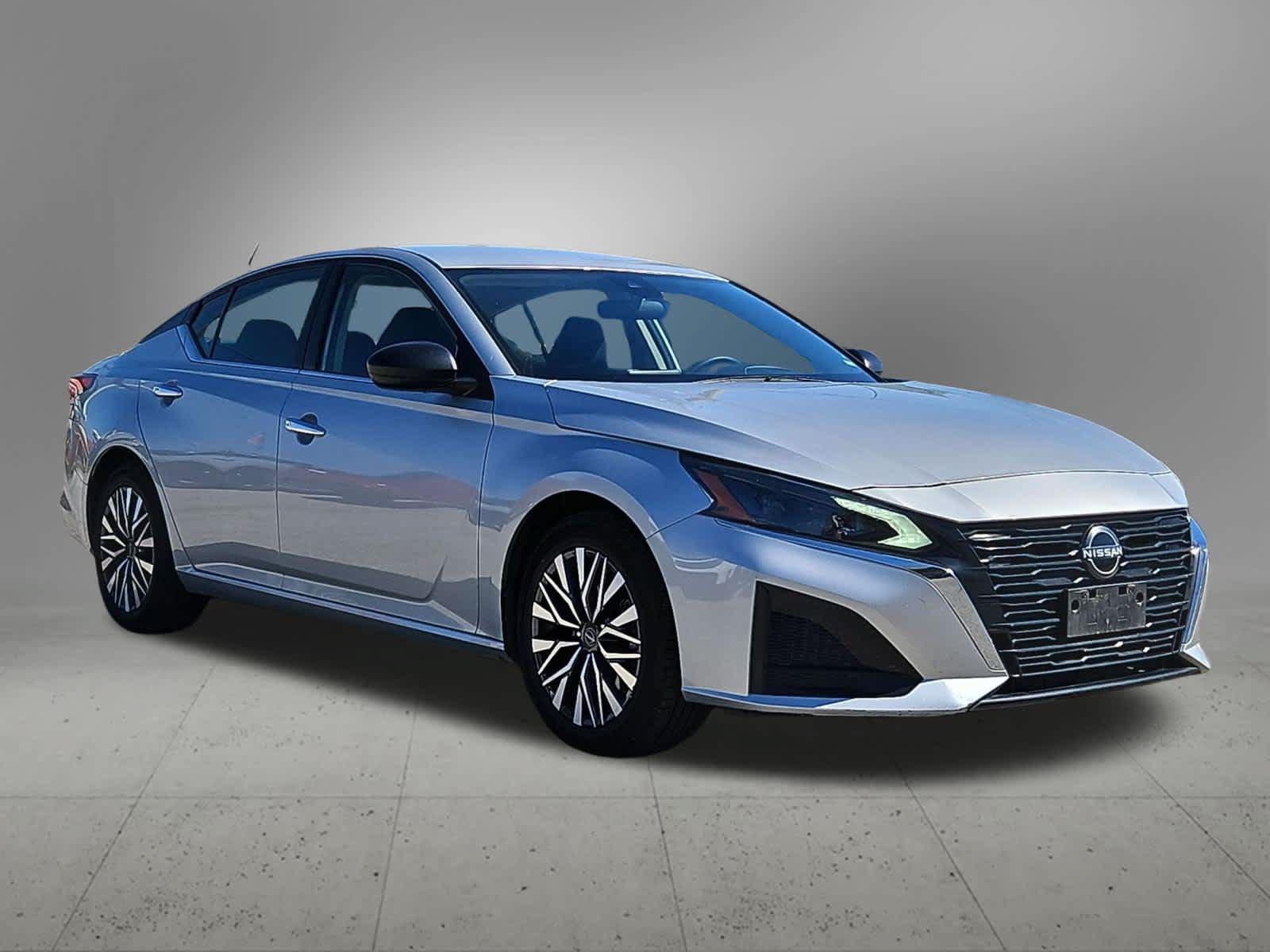 Used 2024 Nissan Altima 2.5 SV FWD image 8