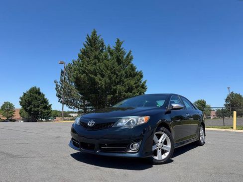 Used 2012 Toyota Camry SE FWD image 1