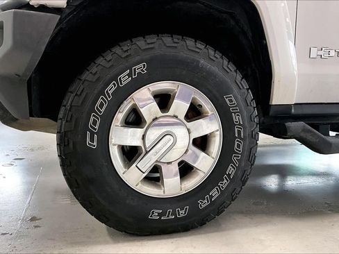 Used 2010 HUMMER H3T Luxury w/ Appearance Package AWD/4WD image 8