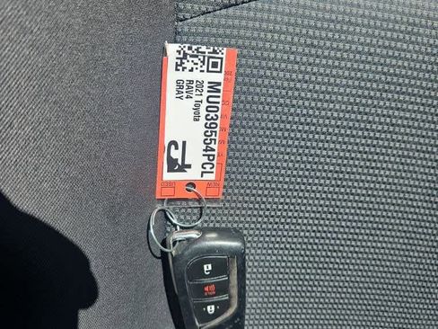 Used 2021 Toyota RAV4 LE AWD/4WD image 20