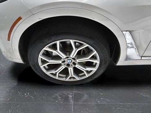 Used 2022 BMW X7 xDrive40i w/ Premium Package AWD/4WD image 32