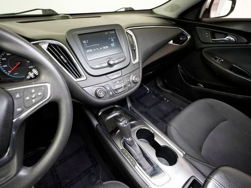 Used 2018 Chevrolet Malibu LT image 33