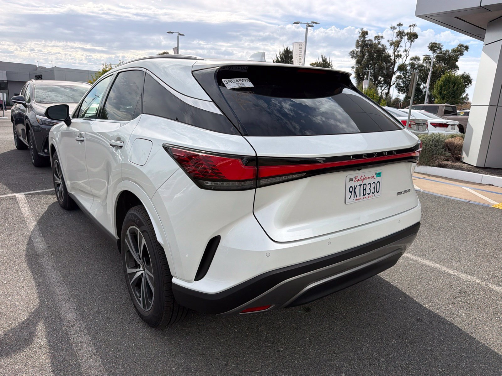 Used 2024 Lexus RX 350 Premium w/ Accessory Package (Z1) FWD image 3