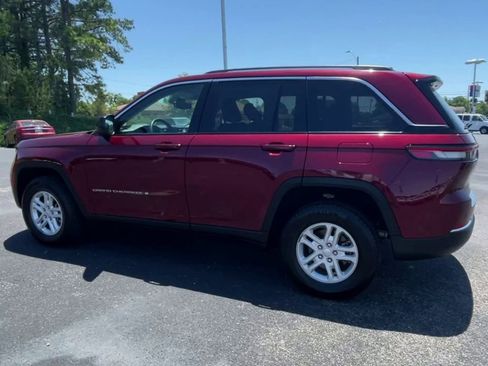 Used 2024 Jeep Grand Cherokee Laredo RWD image 6