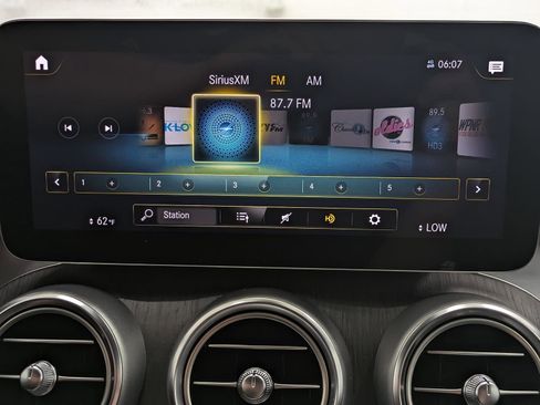 Used 2022 Mercedes-Benz GLC 300 4MATIC image 32