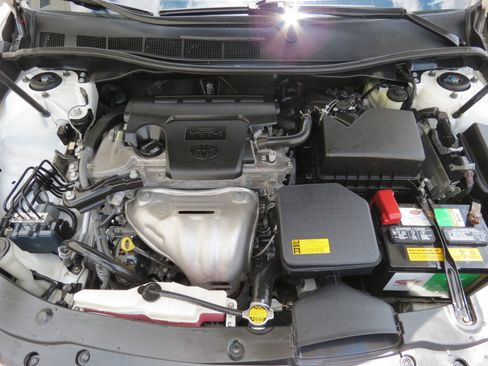 Used 2015 Toyota Camry SE FWD image 10