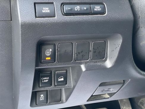 Used 2022 Nissan Frontier SV w/ Technology Package image 24