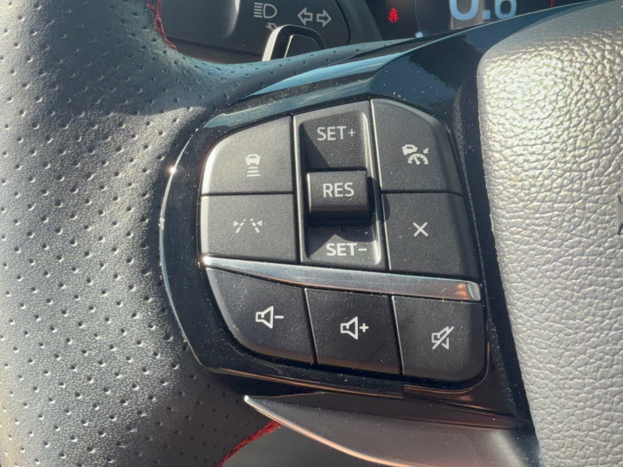 Used 2025 Ford Explorer ST AWD/4WD image 18