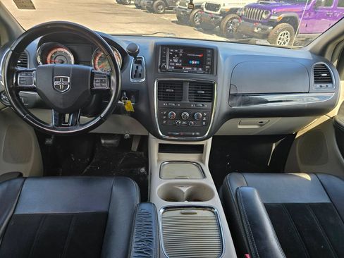 Used 2017 Dodge Grand Caravan SXT FWD image 5