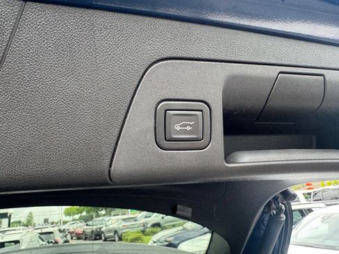 Used 2023 Buick Envision Avenir AWD/4WD image 37