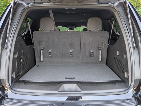 Used 2024 Chevrolet Suburban LS RWD image 19