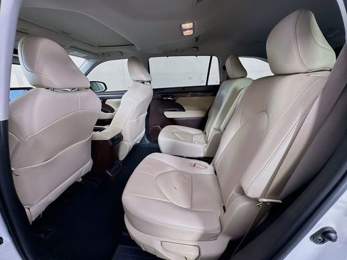 Used 2020 Toyota Highlander Limited image 29