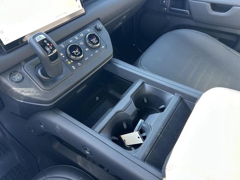 Used 2025 Land Rover Defender 110 AWD/4WD image 32