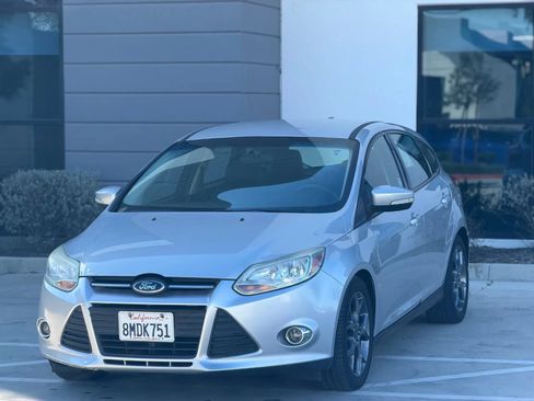 Used 2014 Ford Focus SE w/ Equipment Group 201A FWD image 2