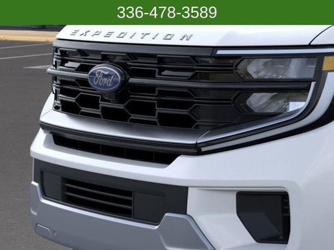 New 2025 Ford Expedition Max Platinum w/ Driver's Package image 17