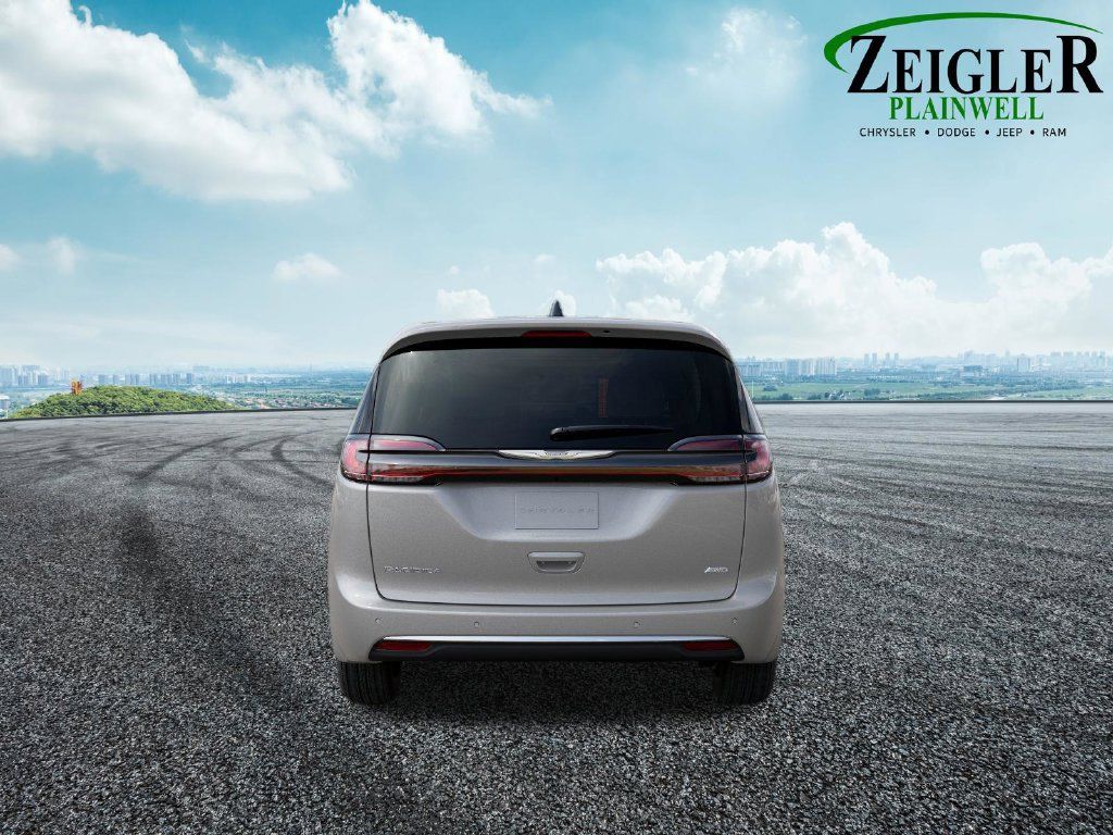 Used 2026 Chrysler Pacifica Select AWD/4WD image 7