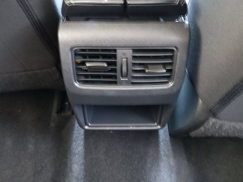 Used 2024 Nissan Rogue S FWD image 34