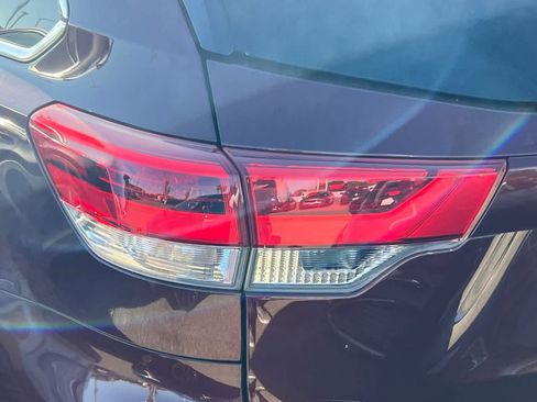Used 2017 Toyota Highlander Limited AWD/4WD image 20