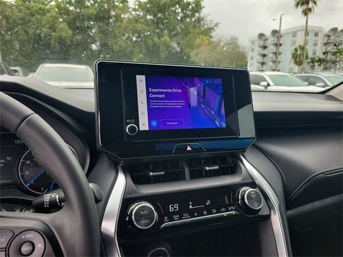 Used 2023 Toyota Venza LE image 19