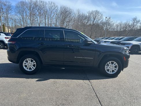 Used 2023 Jeep Grand Cherokee Laredo image 3