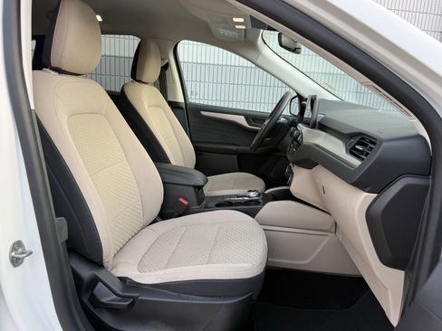 Used 2022 Ford Escape SE w/ Cold Weather Package image 5