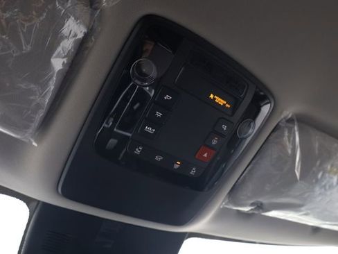 New 2026 Kia Carnival EX image 22