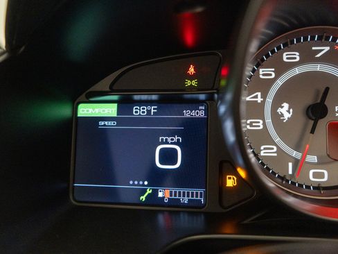 Used 2019 Ferrari Portofino RWD image 22