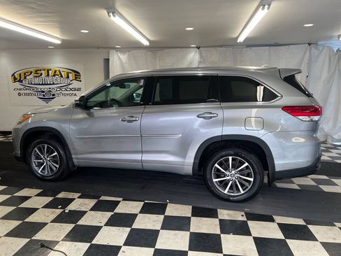 Used 2018 Toyota Highlander XLE AWD/4WD image 6