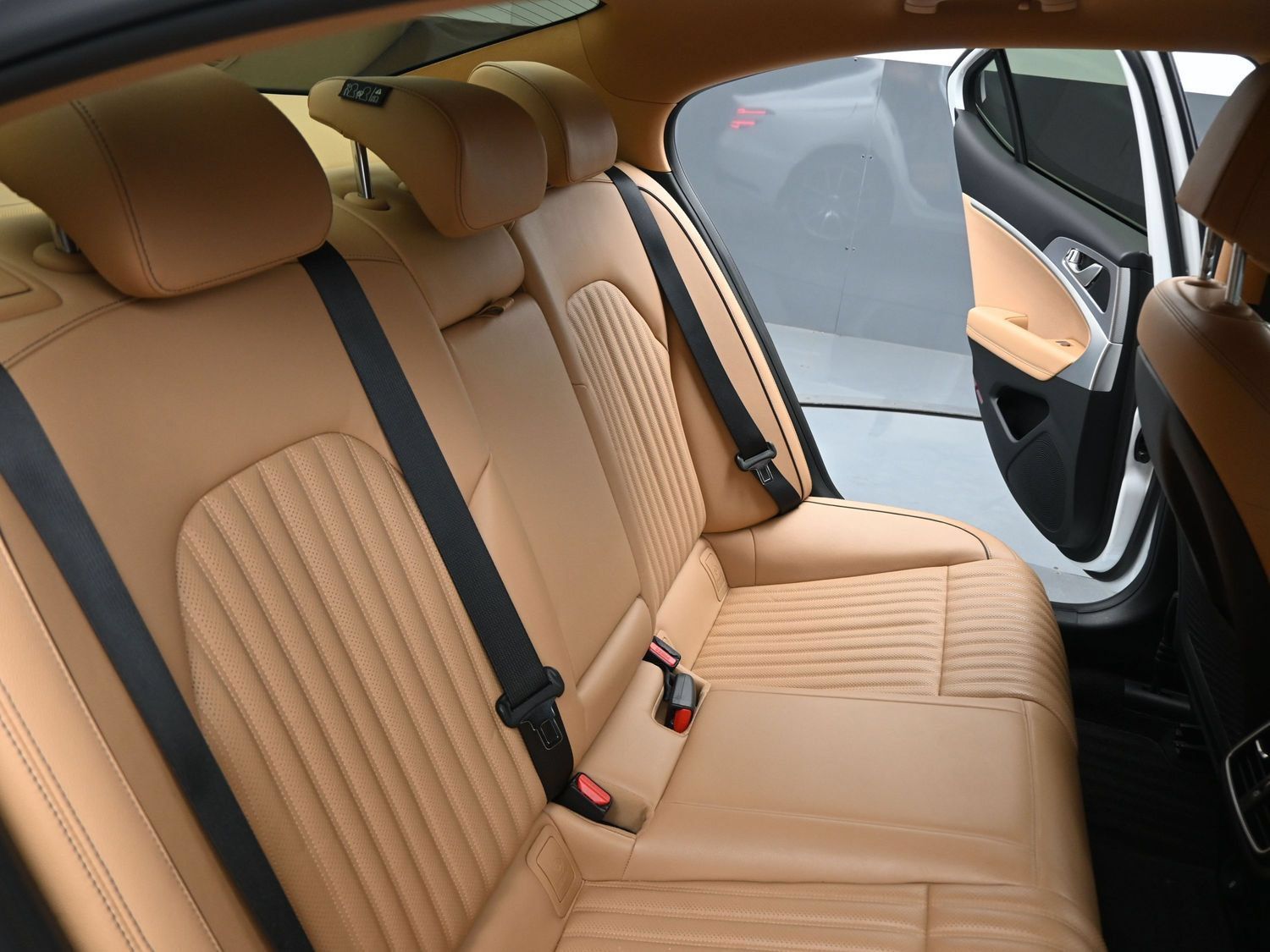 Used 2022 Genesis G70 3.3T RWD image 24