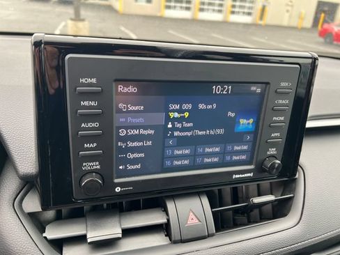 Used 2021 Toyota RAV4 LE AWD/4WD image 18