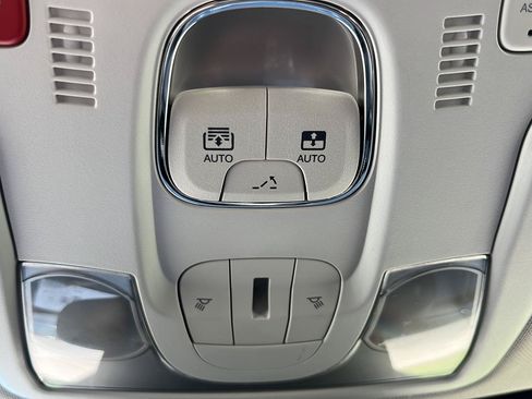 Used 2023 Jeep Renegade Latitude w/ Sun/Sound Group AWD/4WD image 20