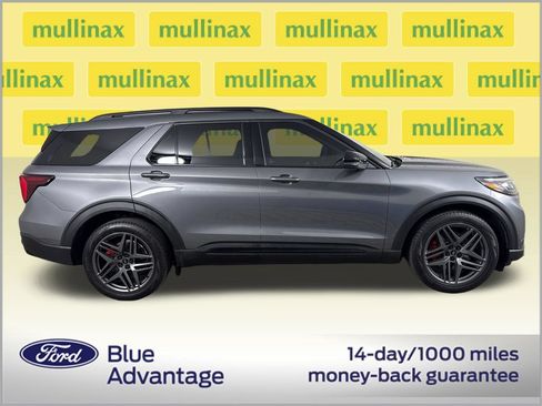 Used 2025 Ford Explorer ST AWD/4WD image 2