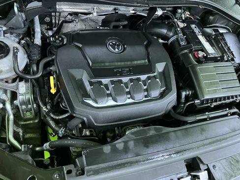 Used 2020 Volkswagen Tiguan SE AWD/4WD image 30