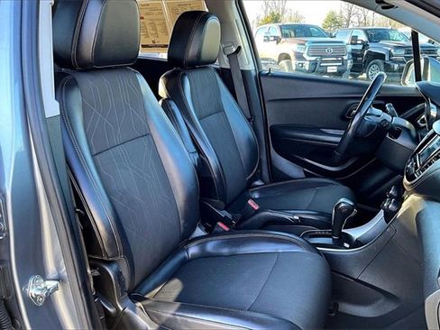 Used 2019 Chevrolet Trax LT w/ LT Convenience Package image 22